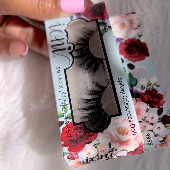 Spikey Criss Cross Mink Lashes - Picture 3 of 15